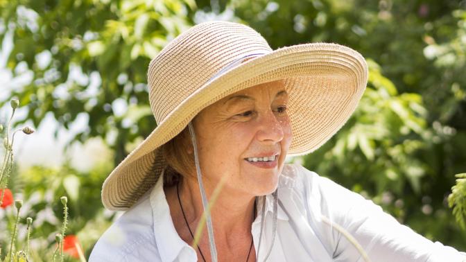 Příběhy o životě: Po smrti manžela jsem se bála návratu na zahradu. Díky pomoci souseda jsem tam ale našla klid a naději