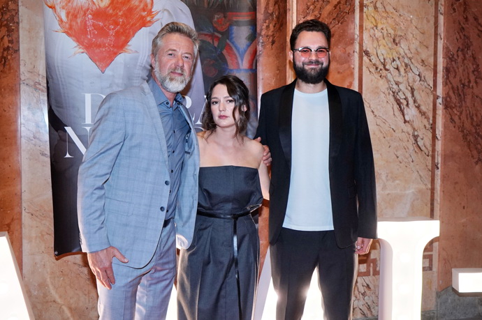 Uvidíme, jak se Matěj popasuje s letošním ročníkem Českého lva. Na archivním snímku z roku 2024 s Jiřím Langmajerem a Majou Hamplovou. 