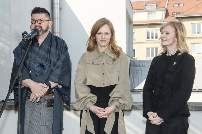 Petr Holý společně s Aňou a Ester.