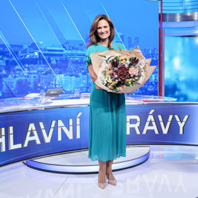 Klára Doležalová moderuje zprávy na CNN Prima News.