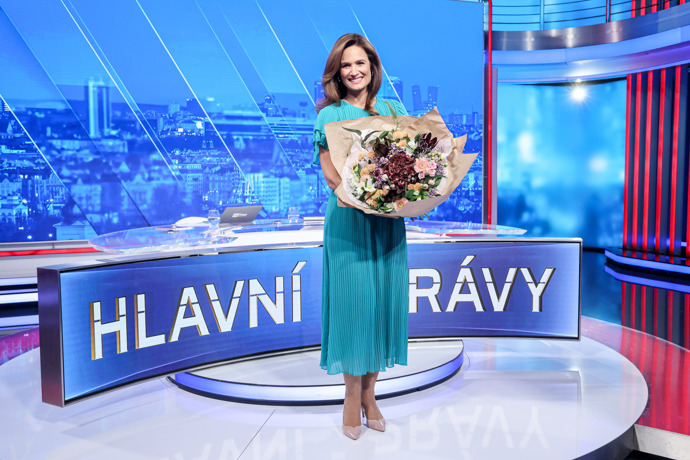 Klára Doležalová moderuje zprávy na CNN Prima News.