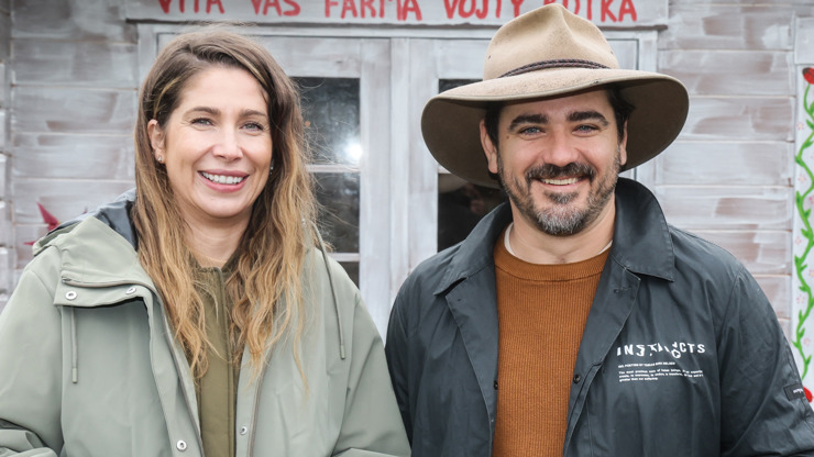 Kotkovy promítali první díl seriálu přímo u sebe na Farmě.