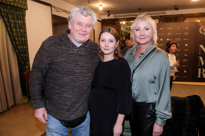 Starší dcera Eliška Bašusová se rovněž věnuje herectví. 