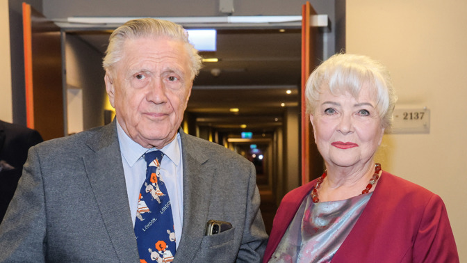 Petr Kostka při seznámení s Carmen Mayerovou obdivoval její nohy. Ona si myslela, že je nafrněný