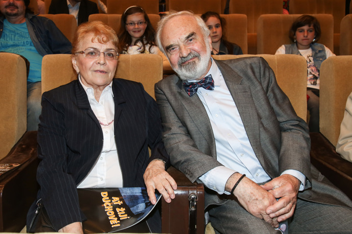 Zdeněk Svěrák se svou manželkou Boženkou na archivním snímku z roku 2016.