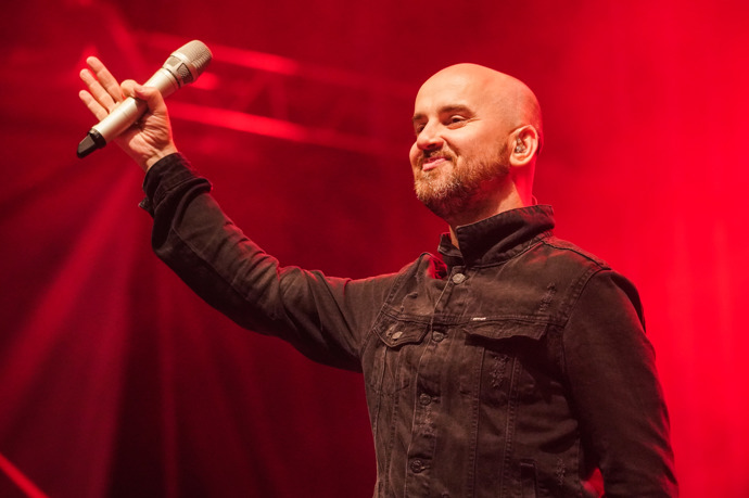 Jak říká, když s kapelou začínali, tak byl velmi snaživý - ambice se v průběhu let pokouší neztratit. 