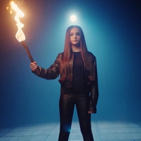 S kapelou se přitom velmi dobře zná z televizní hitparády, kde byli velkými rivaly.