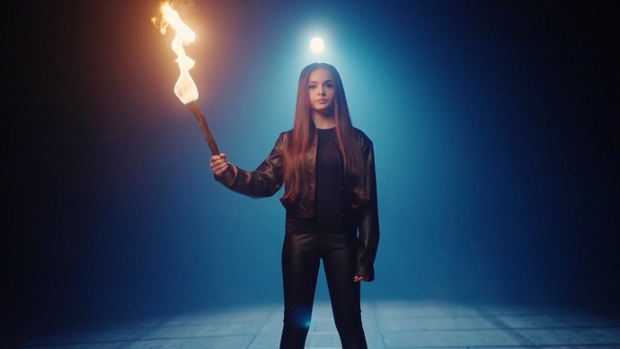 S kapelou se přitom velmi dobře zná z televizní hitparády, kde byli velkými rivaly.