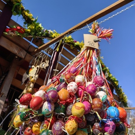 Velikonoční trhy v Praze se konají na Náměstí Míru od 21. 3. do 6. 4. 2026.