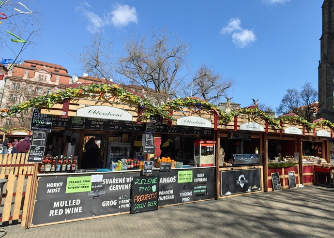 Největší a nejznámější Velikonoční trhy v Praze se konají na Náměstí Míru.