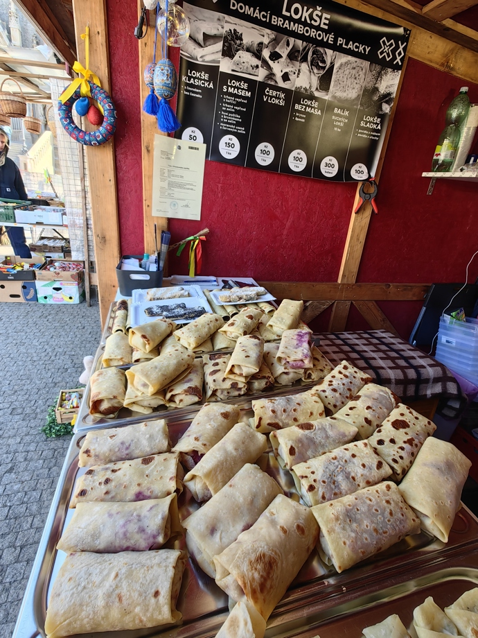 Největší a nejznámější Velikonoční trhy v Praze se konají na Náměstí Míru.