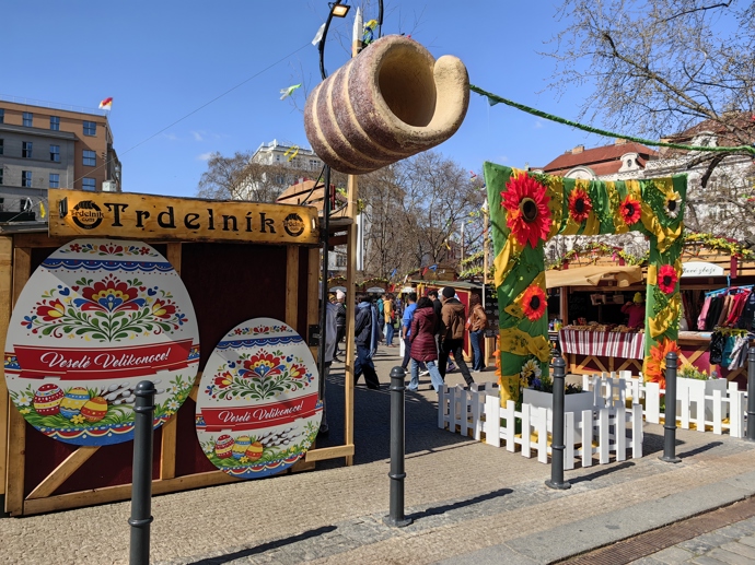 Velikonoční trhy v Praze se konají na Náměstí Míru od 21. 3. do 6. 4. 2026.