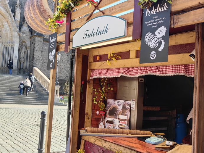 Největší a nejznámější Velikonoční trhy v Praze se konají na Náměstí Míru.