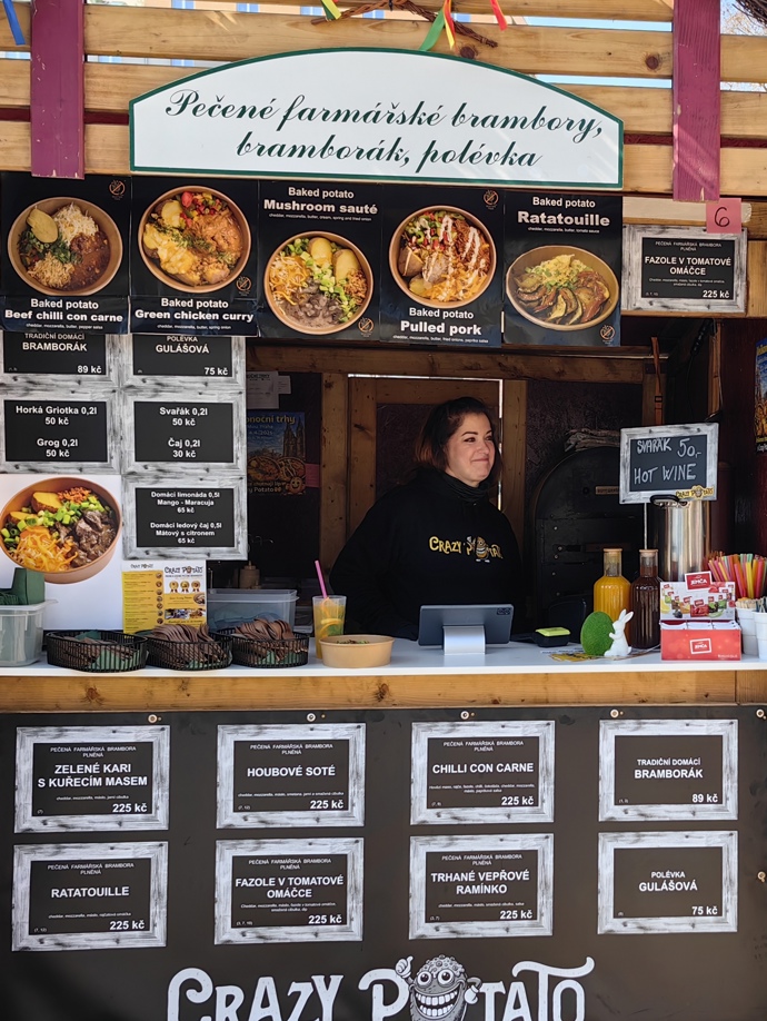 Kdo má rád jídlo, si přijde na své.