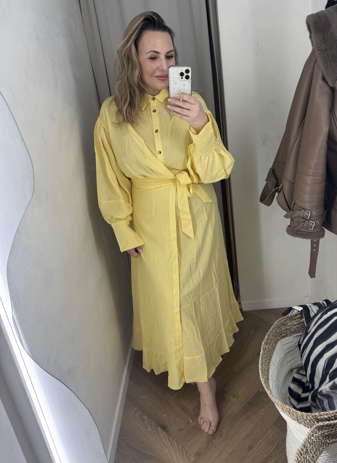 Ovšem žluté šaty to pro svou barvu vyhrály a Kristina si je i odnesla domů. Model Matrix stojí v ErikaFashion 1 499 Kč a maxi střih láká i v bílé a hnědé barvě. 