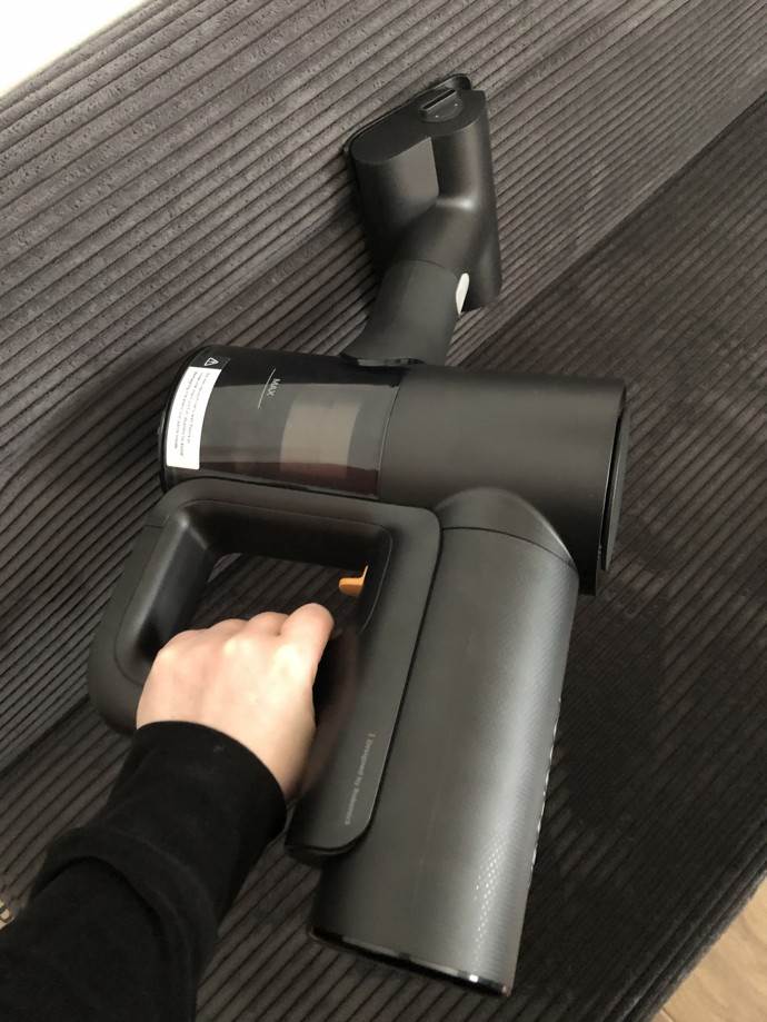 ...a báječně poradil si i s mikroplyšem na lavici v kuchyni.