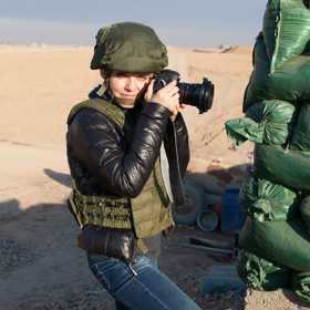 Jarmila Štuková se pohybuje ve válečných zónách už přes 20 let. Od začátku do konce například dokumentovala válku s Islámským státem v Iráku a Sýrii.