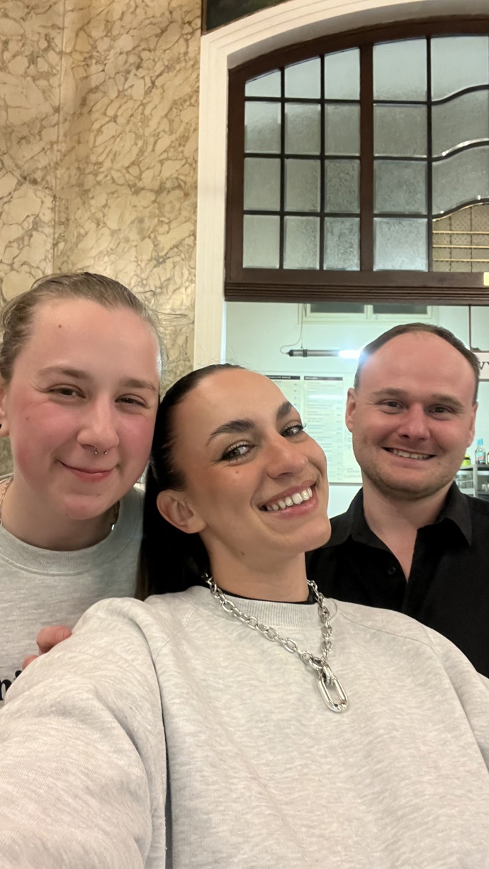 Dívky se seznámily přes společné přátele na jedné z akcí a od prvního drinku to mezi nimi jiskřilo.