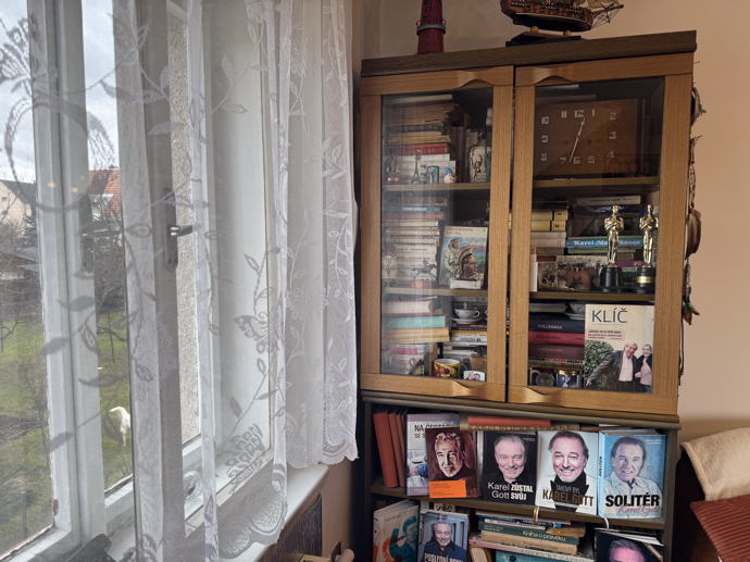 Skříně jsou plné vzpomínek. 