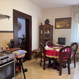 František Jirásek bydlí v domě po rodičích. 