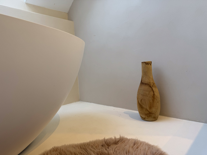 Váza v kloupelně na ozdobu