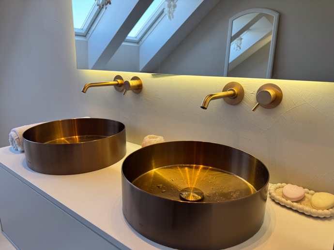 Moderní umyvadla z nerezu