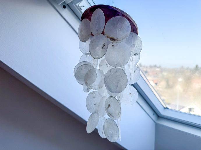 Tenhle lustr je v koupelně...