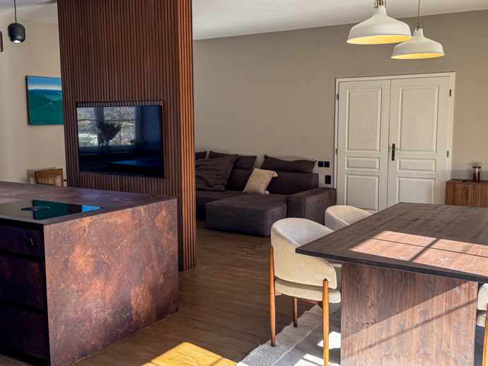 Celkový dojem z prostoru je převažující minimalismus.