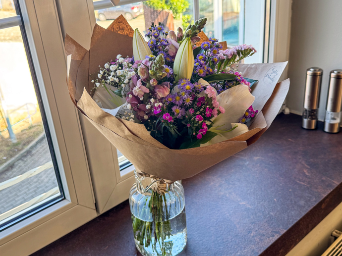 Malý pozdrav jara na okenním parapetu