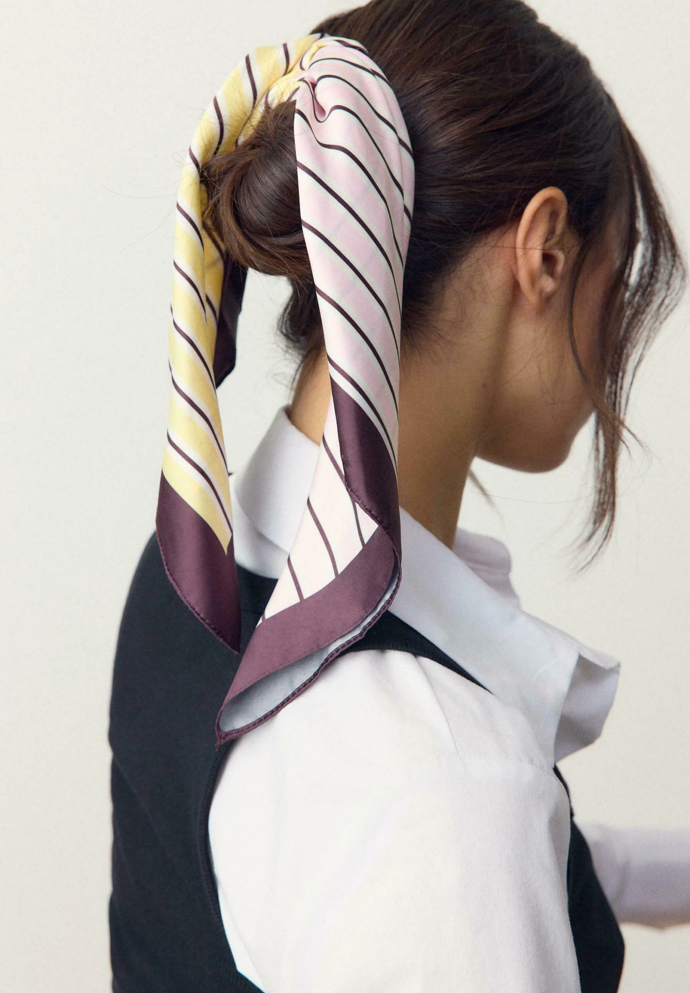 Ozvláštnit můžete pomocí šátku také jiné účesy.