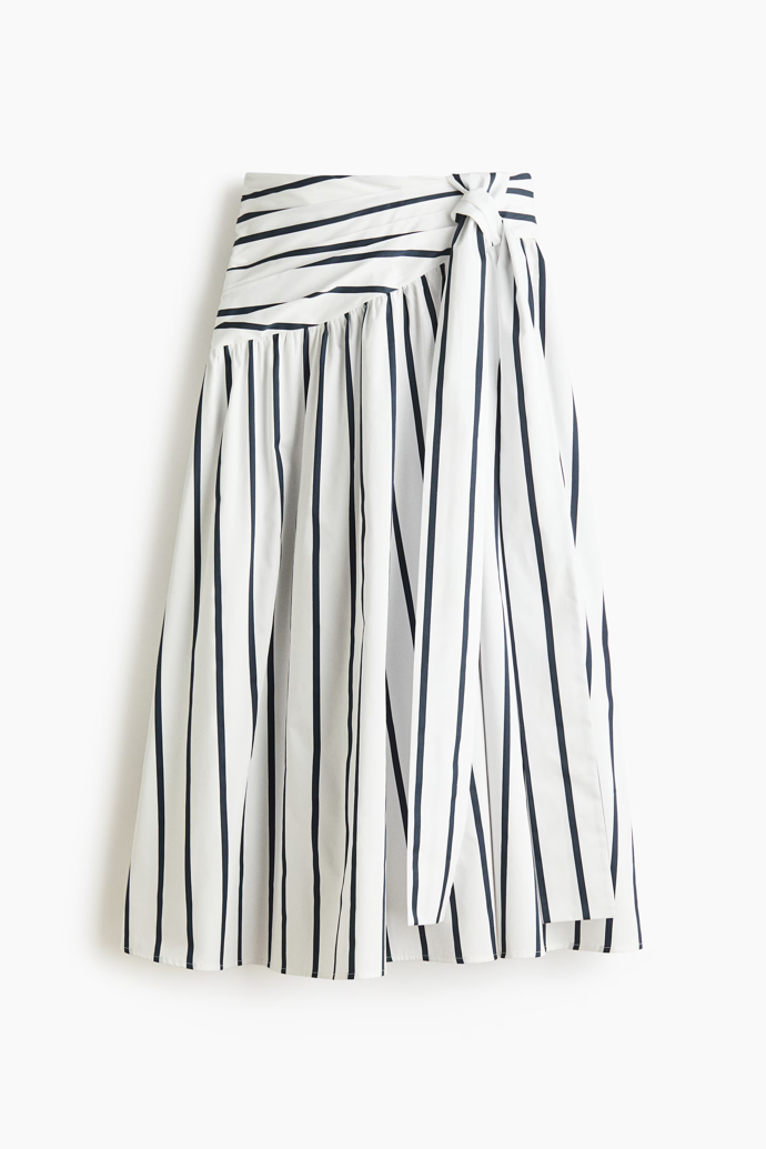 Popelínová sukně s vázačkou, H&M,
1239 Kč