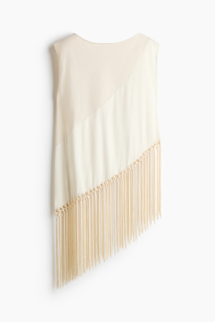 Asymetrický top s třásněmi, H&M, 979 Kč