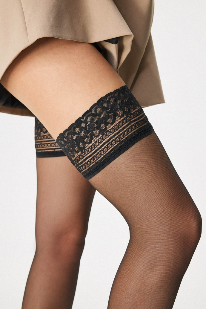 Naproti tomu punčochy jsou dva samostatné kusy. Samodržící punčochy, MONA, 299 Kč