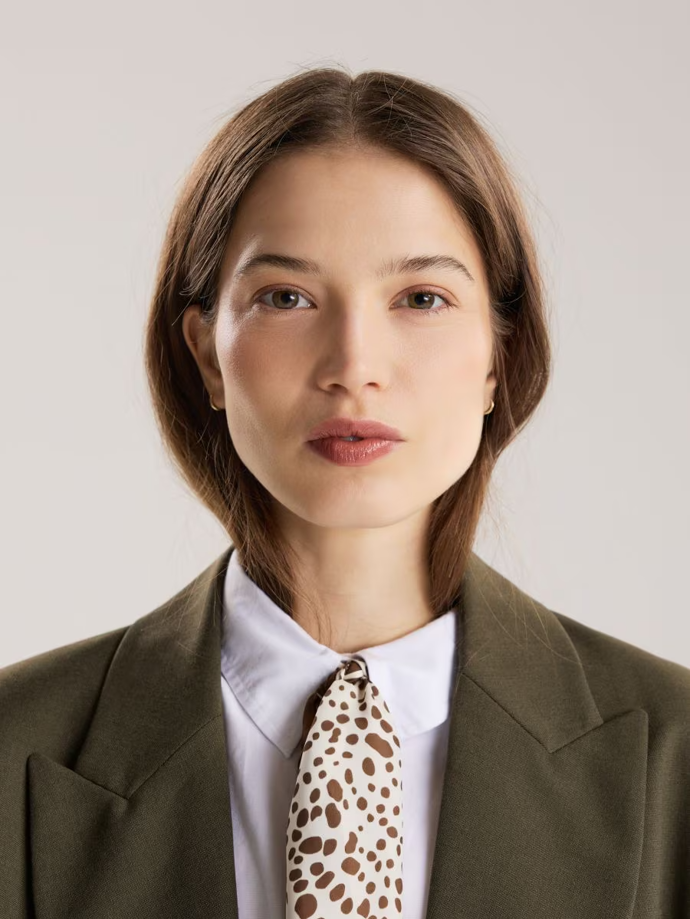 Uvázat ho můžete i namísto kravaty.