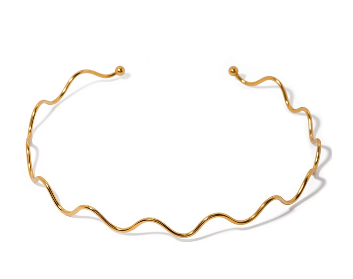 Vyhrát si nemusíte jen se strukturou oblečení, ale i doplňků. Tento pozlacený náhrdelník choker je od značky ELENYS a jeho cena je 1479 Kč.