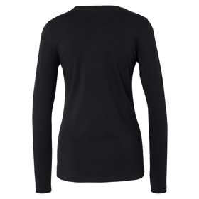 Základ uvolněného looku tvořilo černé tričko s dlouhým rukávem. Podobné seženete třeba u značky Tchibo, a to za 399 Kč.