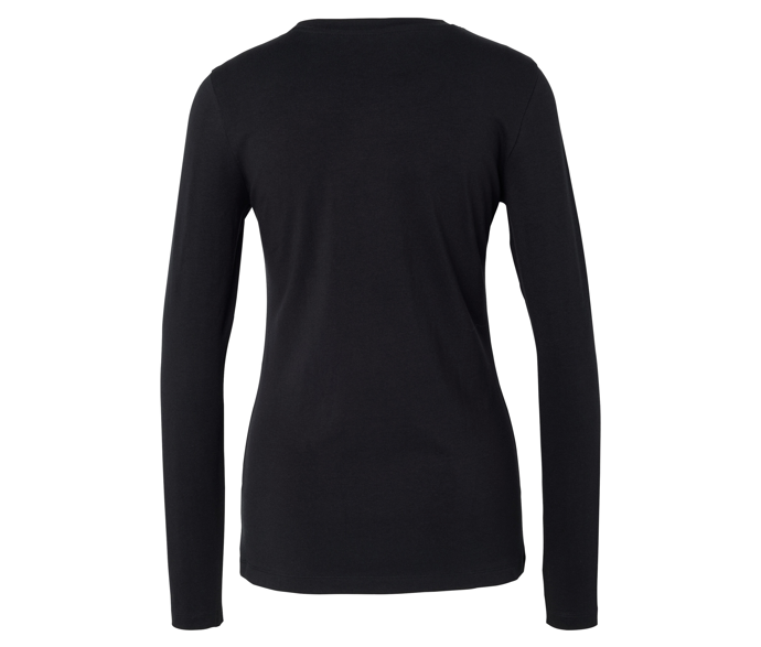 Základ uvolněného looku tvořilo černé tričko s dlouhým rukávem. Podobné seženete třeba u značky Tchibo, a to za 399 Kč.