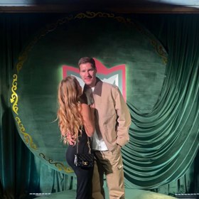 Dmitrij Jaškin s novou snoubenkou.