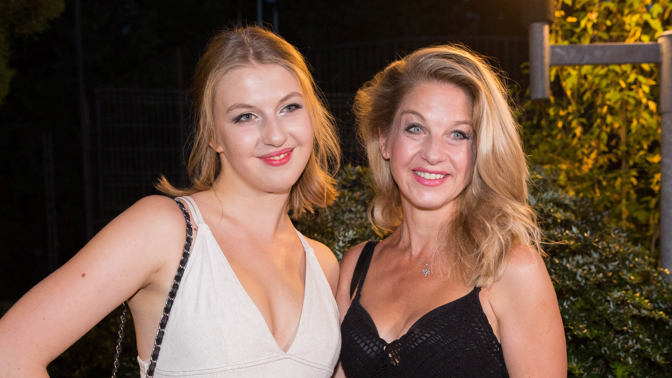 Starší dcera Sabiny Laurinové září na jevišti po boku své maminky: Byla to hrozná tréma