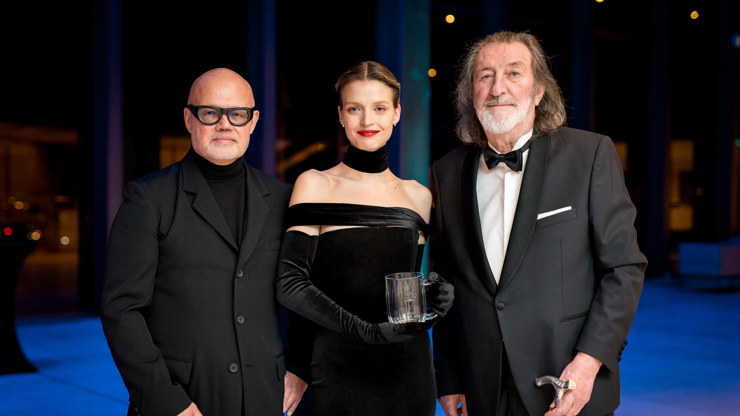 Klenot na červeném koberci Českého lv: Rony Plesl, Simona Lewandowska, Bolek Polívka.