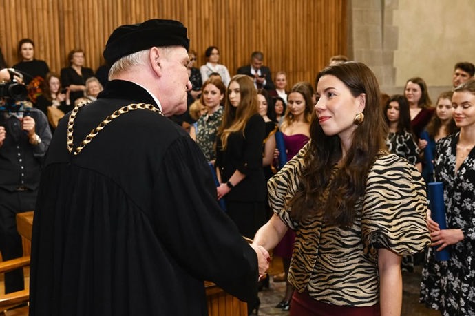 Emoce ve studiu vzplanuly ve chvíli, kdy se začalo debatovat o nevydání Tomia Okamury k trestnímu stíhání.