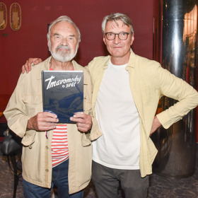 Zdeněk Svěrák po boku syna Jana.