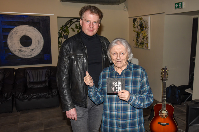 Václav Neckář přišel podpořit druhé řadové album známého herce a muzikanta Petra Baťka.