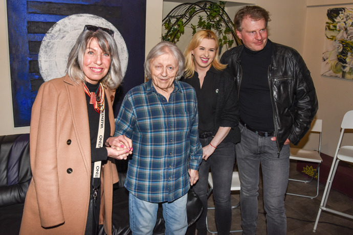 Václav Neckář ve společnosti.