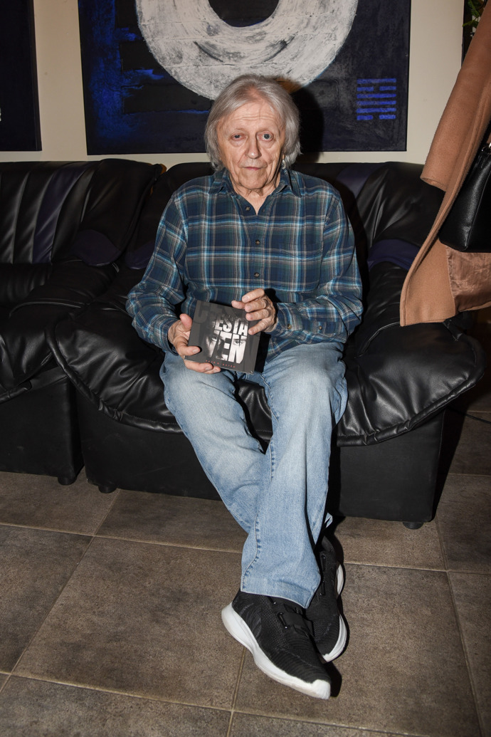 Václav Neckář nedorazil. 