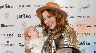 Dvojnásobná maminka Olga Lounová si zvyká na nový režim: S dcerou Arianne ponocovala, s miminkem to chce změnit