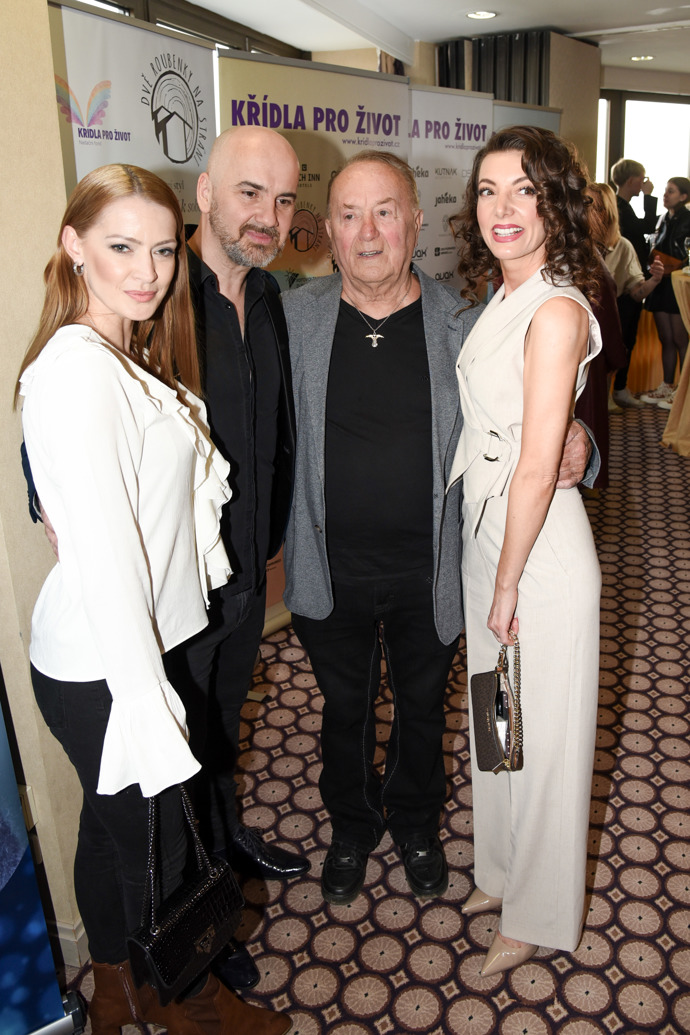 Šárka Vaňková s Petrem Jandou a Dashou. 