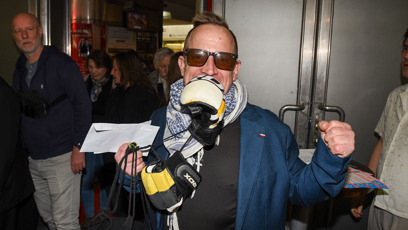 FOTO: Do společnosti vyrazil rovnou z boxerského tréninku.