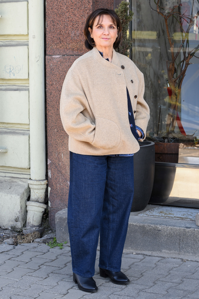 Veronika Freimanová zvolila outfit, který kombinuje ležérní trend s nadčasovou elegancí.