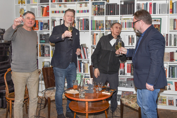 Ivan Kraus se svými hosty na křtu nové knihy.